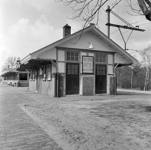 153069 Gezicht op het N.S.-station Den Dolder te Den Dolder.